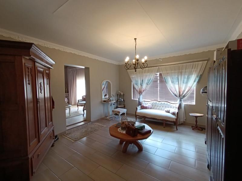 4 Bedroom Property for Sale in Middelburg Eastern Cape